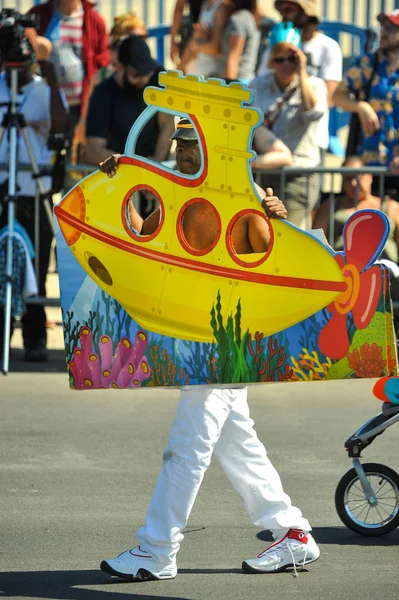 New York, Ny - 16 Haziran: İnsanlar katılmak 36 yıllık Mermaid Parade Coney Island 16 Haziran 2018 New York'ta. 