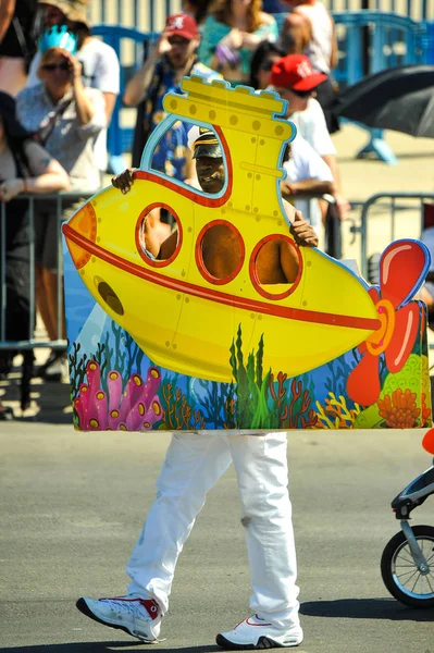 New York, Ny - 16 Haziran: İnsanlar katılmak 36 yıllık Mermaid Parade Coney Island 16 Haziran 2018 New York'ta. 