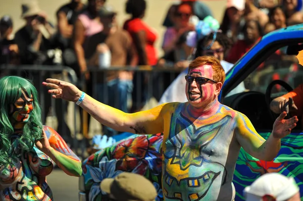 New York, Ny - 16 Haziran: İnsanlar katılmak 36 yıllık Mermaid Parade Coney Island 16 Haziran 2018 New York'ta. 