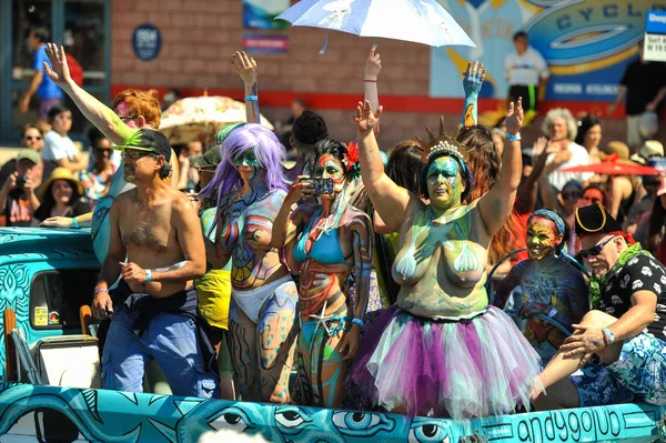 New York, Ny - 16 Haziran: İnsanlar katılmak 36 yıllık Mermaid Parade Coney Island 16 Haziran 2018 New York'ta. 