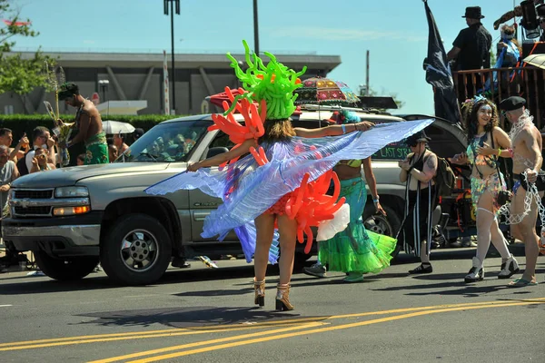 Nueva York Junio Gente Participa 36º Desfile Anual Sirenas Coney — Foto de Stock