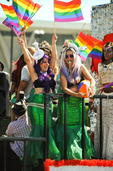 New York, Ny - 16 Haziran: İnsanlar katılmak 36 yıllık Mermaid Parade Coney Island 16 Haziran 2018 New York'ta. 