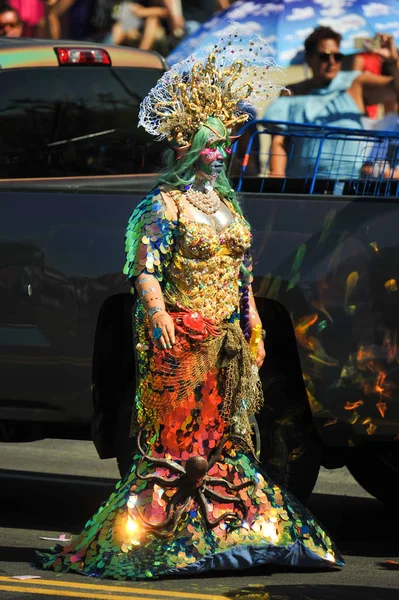 Nova Iorque Junho Pessoas Participam 36Th Anual Mermaid Parade Coney — Fotografia de Stock