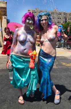 New York, Ny - 16 Haziran: İnsanlar katılmak 36 yıllık Mermaid Parade Coney Island 16 Haziran 2018 New York'ta. 