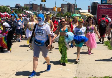 New York, Ny - 16 Haziran: İnsanlar katılmak 36 yıllık Mermaid Parade Coney Island 16 Haziran 2018 New York'ta. 