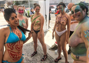 New York, Ny - 16 Haziran: İnsanlar katılmak 36 yıllık Mermaid Parade Coney Island 16 Haziran 2018 New York'ta. 