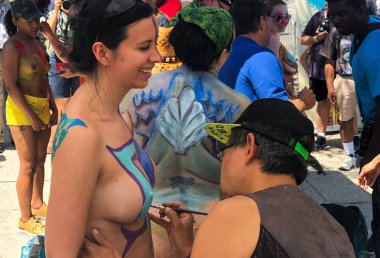 New York, Ny - 16 Haziran: İnsanlar katılmak 36 yıllık Mermaid Parade Coney Island 16 Haziran 2018 New York'ta. 