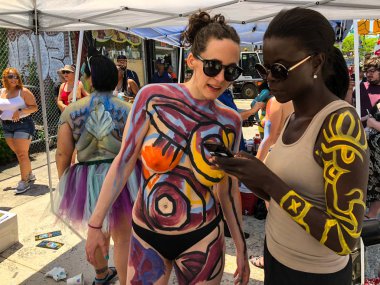 New York, Ny - 16 Haziran: İnsanlar katılmak 36 yıllık Mermaid Parade Coney Island 16 Haziran 2018 New York'ta. 