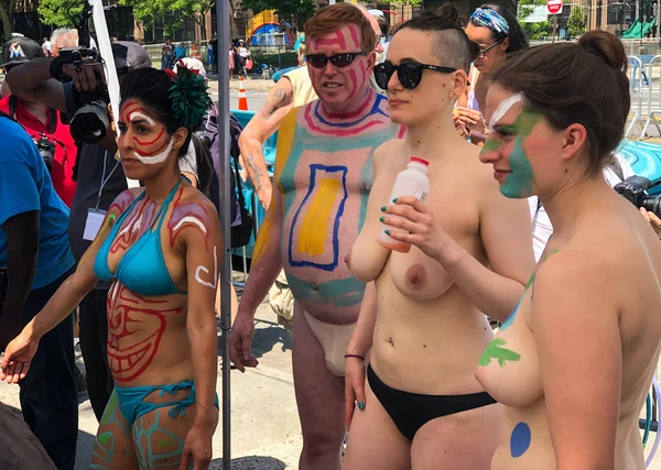 New York, Ny - 16 Haziran: İnsanlar katılmak 36 yıllık Mermaid Parade Coney Island 16 Haziran 2018 New York'ta. 