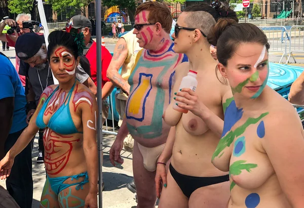 New York, Ny - 16 Haziran: İnsanlar katılmak 36 yıllık Mermaid Parade Coney Island 16 Haziran 2018 New York'ta. 