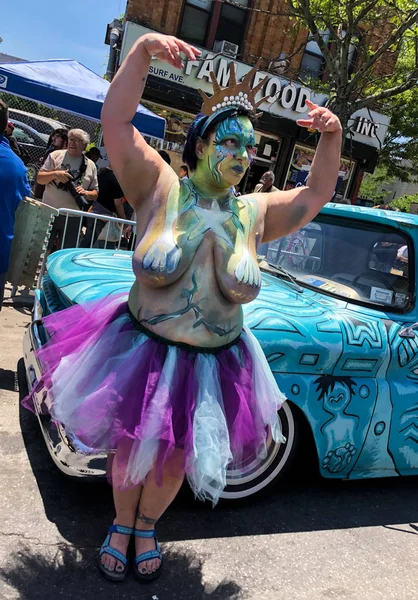 New York, Ny - 16 Haziran: İnsanlar katılmak 36 yıllık Mermaid Parade Coney Island 16 Haziran 2018 New York'ta. 