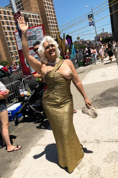 New York, Ny - 16 Haziran: İnsanlar katılmak 36 yıllık Mermaid Parade Coney Island 16 Haziran 2018 New York'ta. 