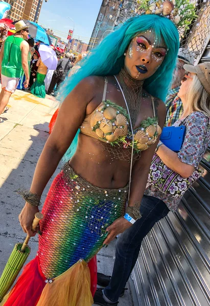 New York, Ny - 16 Haziran: İnsanlar katılmak 36 yıllık Mermaid Parade Coney Island 16 Haziran 2018 New York'ta. 