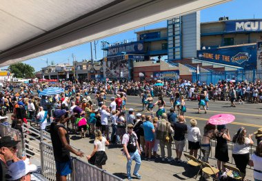 New York, Ny - 16 Haziran: İnsanlar katılmak 36 yıllık Mermaid Parade Coney Island 16 Haziran 2018 New York'ta. 