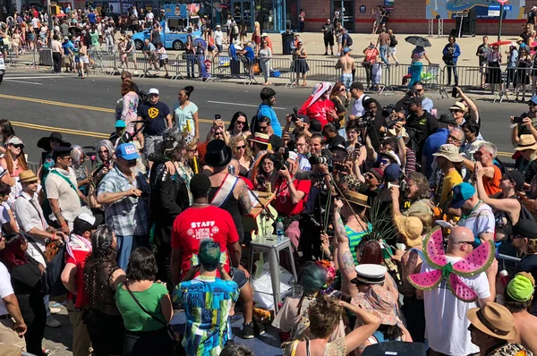 New York Haziran Nsanlar Katılmak Yıllık Mermaid Parade Coney Island — Stok fotoğraf