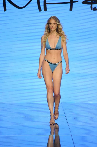 Miami Beach Julho Model Walks Runway Monica Hansen Paraiso Fashion — Fotografia de Stock
