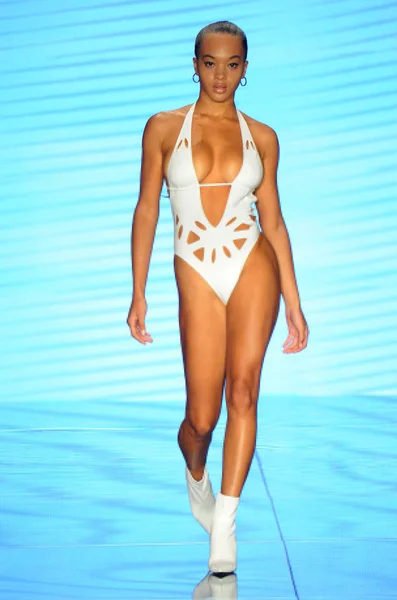 Miami Beach Julho Model Walks Runway Gigi Bikinis Paraiso Fashion — Fotografia de Stock