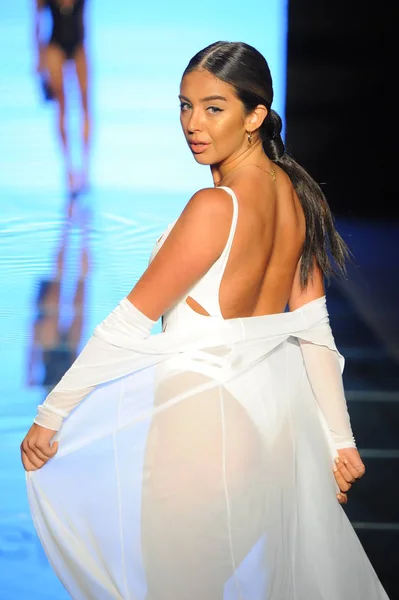 Miami Beach Julho Model Walks Runway Gigi Bikinis Paraiso Fashion — Fotografia de Stock