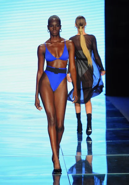 Miami Beach Julho Model Walks Runway Gigi Bikinis Paraiso Fashion — Fotografia de Stock