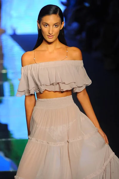 Miami Beach Julho Model Walks Runway Sinesia Karol Paraiso Fashion — Fotografia de Stock