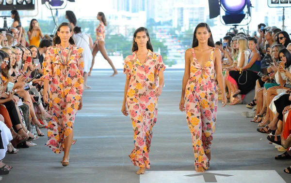 Miami Juli Models Walk Run Acacia Resort 2019 Während Der — Stockfoto