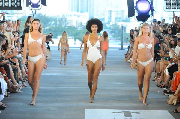 Miami Července Modely Chůze Dráha Pro Acacia Resort 2019 Paraiso — Stock fotografie