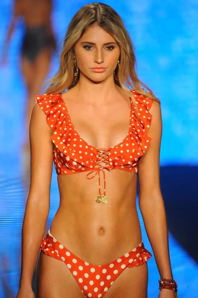 Miami Beach July Model Walks Runway Luli Fama Paraiso Fashion — Stock Photo, Image