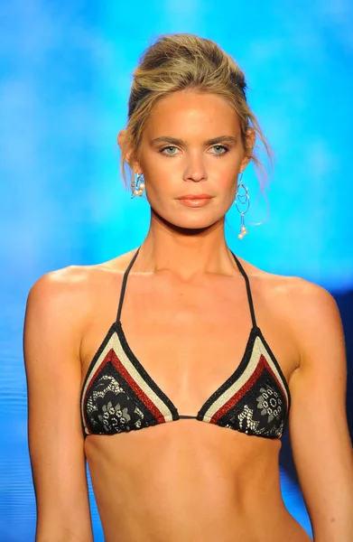 Miami Beach Julho Model Walks Runway Luli Fama Paraiso Fashion — Fotografia de Stock