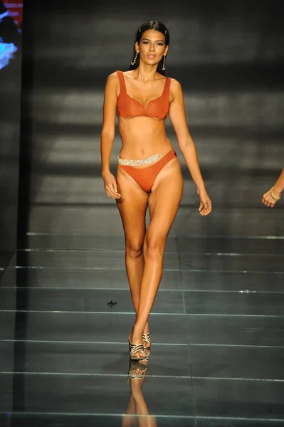 Miami Beach Juli Modell Går Banan Kya Simtur Paraiso Fasion — Stockfoto