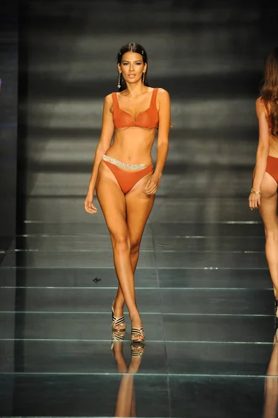 Miami Beach Julho Model Walks Runway Kya Swim Paraiso Fasion — Fotografia de Stock