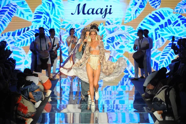 Miami Beach Juillet Des Mannequins Parcourent Finale Piste Pour Maaji — Photo