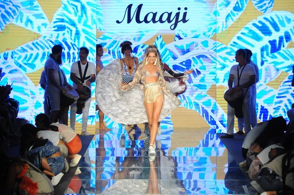 Miami Beach Juillet Des Mannequins Parcourent Finale Piste Pour Maaji — Photo