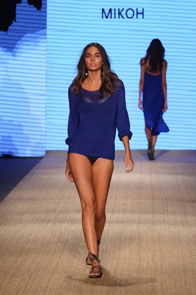 Miami Beach July Model Walks Runway Mikoh Resort 2019 Runway — Stock Photo, Image