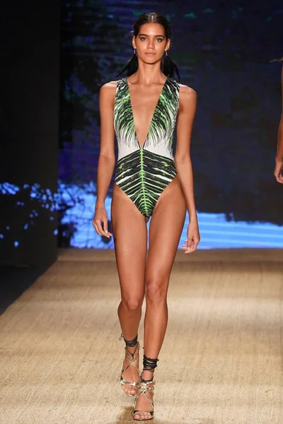 Miami Beach July Model Walks Runway Aguaclara Paraiso Fashion Fair — Stock Photo, Image