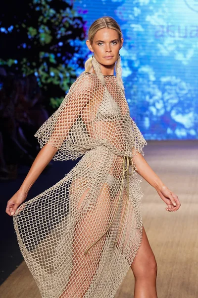 Miami Beach July Model Walks Runway Aguaclara Paraiso Fashion Fair — Stock Photo, Image