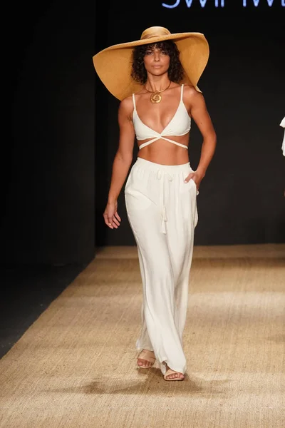 Miami Beach July Model Walks Runway Monday Swimwear Paraiso Fashion — Stock Photo, Image