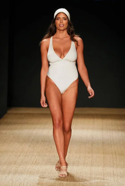 Miami Beach Julho Model Walks Runway Monday Swimwear Paraiso Fashion — Fotografia de Stock