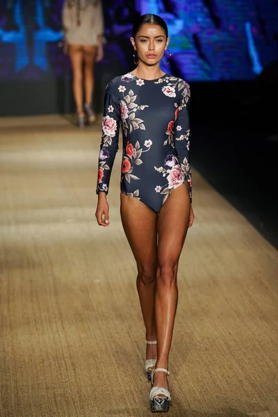 Miami Beach July Model Walks Runway Agua Bendita Paraiso Fashion — Stock Photo, Image