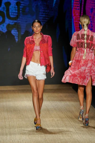 Miami Beach July Model Walks Runway Agua Bendita Paraiso Fashion — Stock Photo, Image