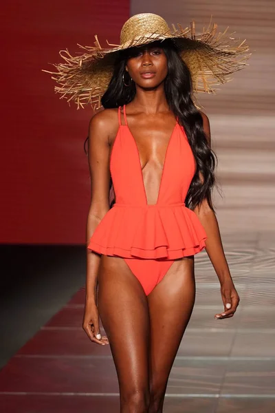 Miami Beach Juli Een Model Baan Voor Montce Duik Resort — Stockfoto