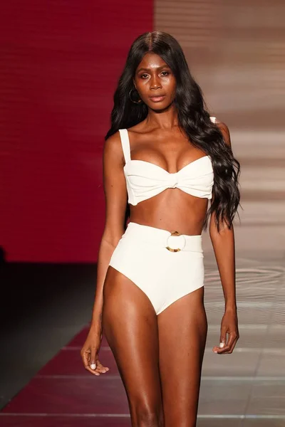 Miami Beach Července Model Chodí Dráhy Pro Montce Plavání Resort — Stock fotografie
