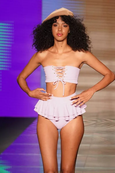 Miami Beach Juillet Mannequin Marche Sur Piste Pour Montce Swim — Photo