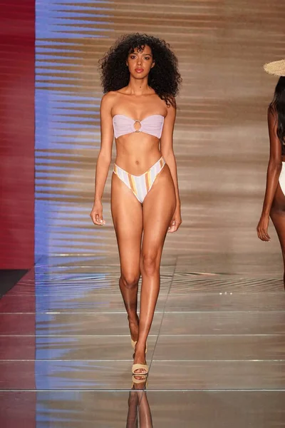 Miami Beach Temmuz Bir Model Paraiso Moda Fuarı Nda Paraiso — Stok fotoğraf