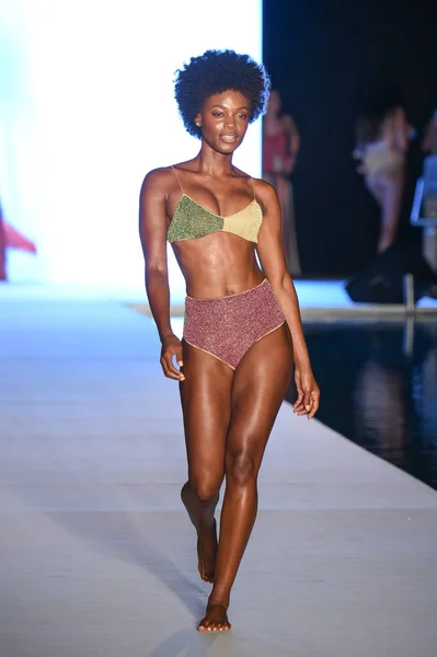 Miami July Model Walks Runway 2018 Sports Illustrated Swimsuit Show — Stock Photo, Image