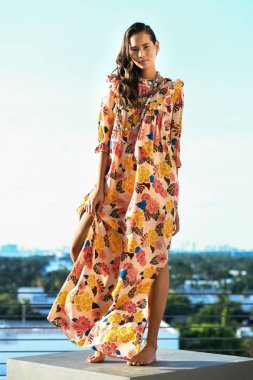 Miami, Fl - 14 Temmuz: dışında Acacia Resort 2019 için sırasında Paraiso Moda Fuarı'nda 1111 Lincoln Road üzerinde 14 Temmuz 2018 Miami, Florida'da bir model poz. 