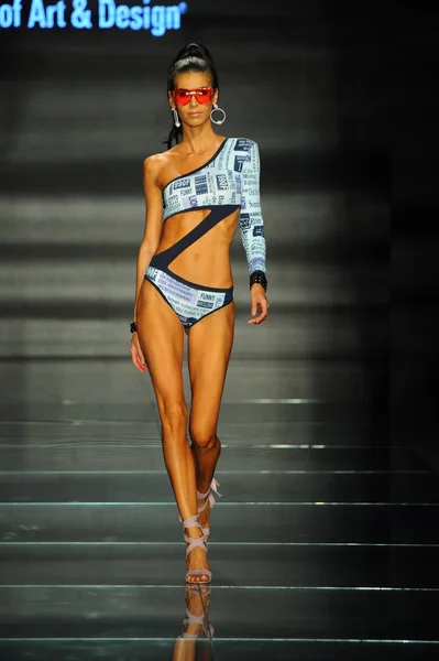 Miami Beach Temmuz Bir Model Sırasında Paraiso Moda Fuarı Nda — Stok fotoğraf