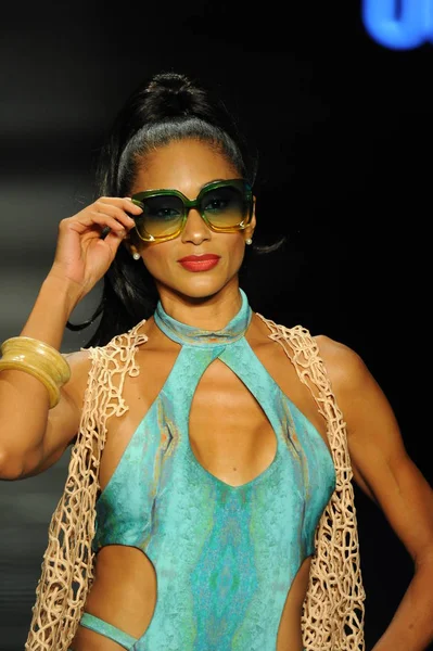 Miami Beach July Sebuah Model Memakai Mode Oleh Siswa Desain — Stok Foto