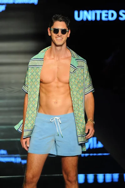 Miami Beach July Model Wears Fashions Design Students Miami International — Stock Photo, Image