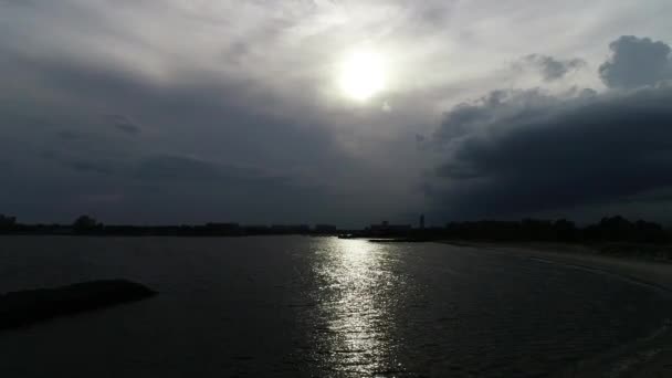 Vista Aérea Área Sheepsheadbay Brooklyn Desde Dron Con Nubes Tormenta — Vídeo de stock