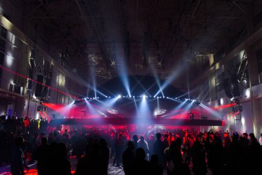 New York, Ny - Şubat 10: Pist ve uzay gemisi lazerler Philipp Plein moda gösterisi sırasında New York moda haftası ile bir görünüm: 10 Şubat 2018 NYC üzerinde gösterir.